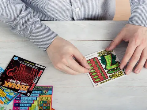 Farba do zdrapek: Kup, zrób sam! Sklepy, alternatywy, porady
