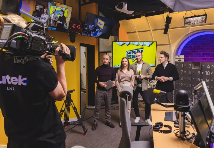 Trwa nagranie "Super Loteria" RMF FM. Dowiedz się, loteria RMF o której godzinie, oglądając transmisję na żywo.