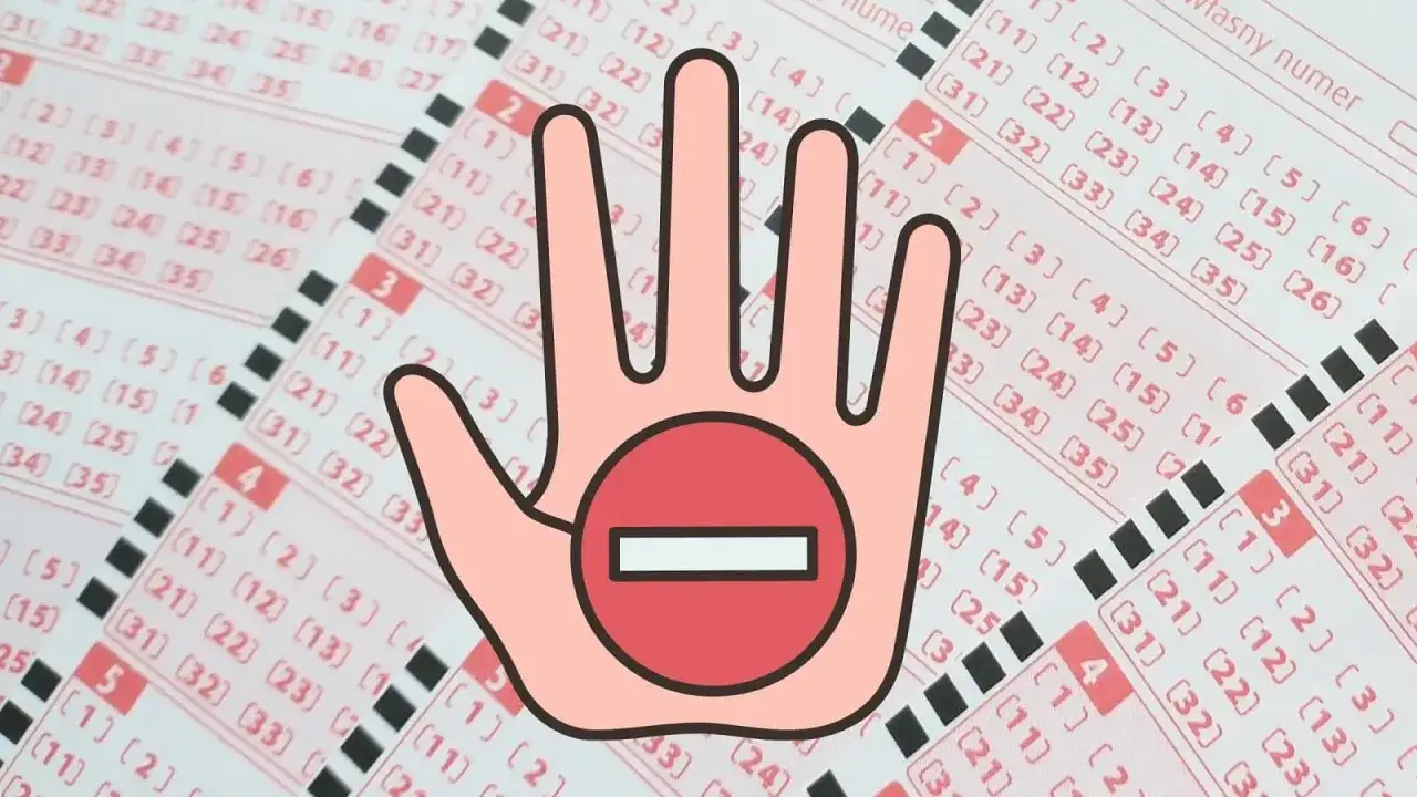 Osoba zastanawiająca się nad grą w Lotto Plus