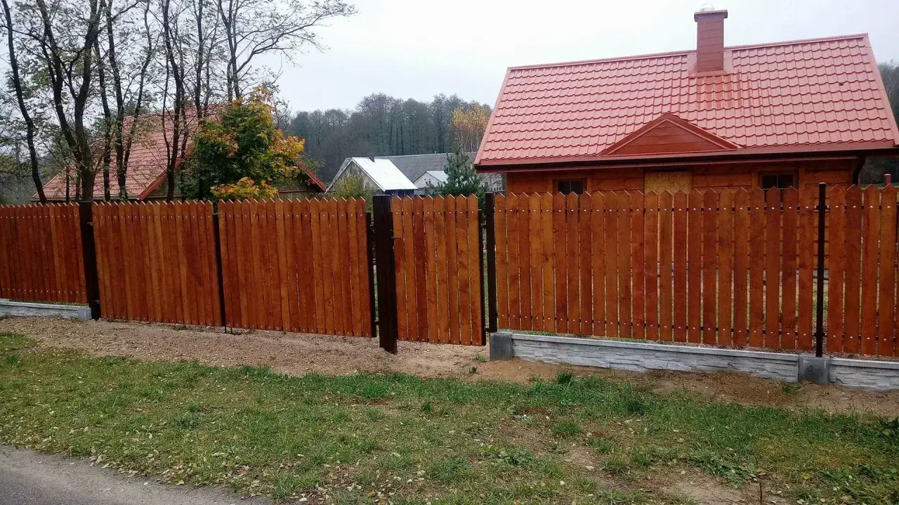 ogrodzenie ze sztachet